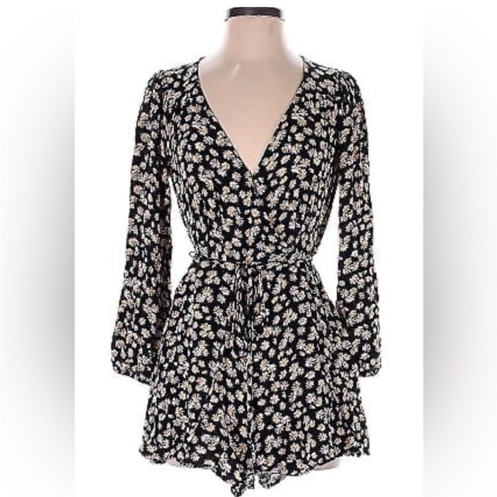 American Eagle Daisy Floral Bohemian Long Sleeve Pockets Romper